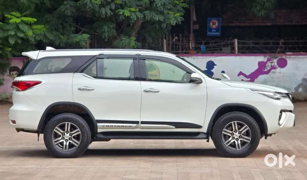 Toyota Fortuner 4x2 Auto Diesel 1st Owner Company Record