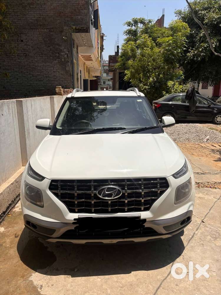 Hyundai Venue 2020 Diesel 40000 Km Driven