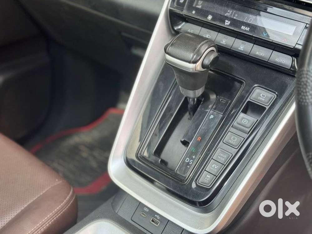 Toyota Innova Hycross 2.0 Zx Hybrid 7 Str, 2023, Petrol