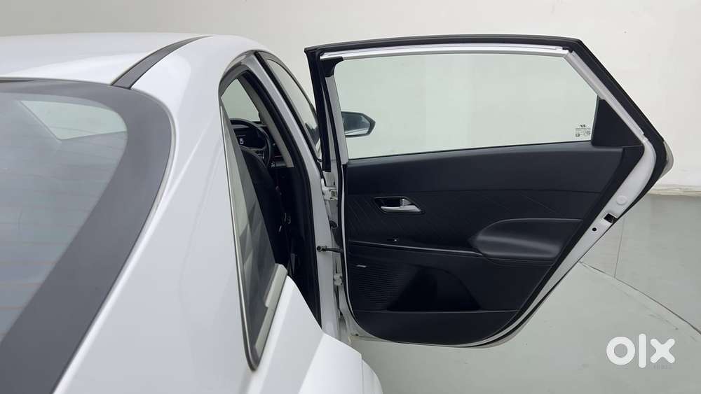Hyundai Verna 1.5 Sx (o) Turbo Petrol Mt, 2023, Petrol