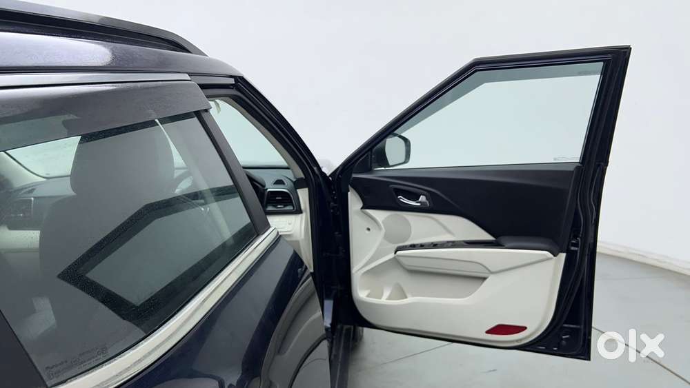 Mahindra Xuv 3xo Ax5l 1.2 Petrol At, 2025, Petrol