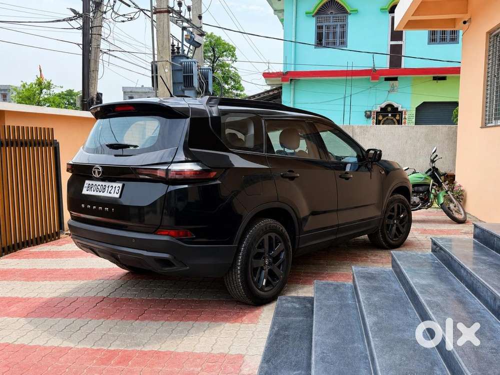 Single Handed Tata Safari Dark Mode Black Colour