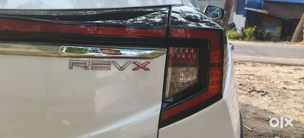 Mahindra Xuv 3xo, 2026, Petrol