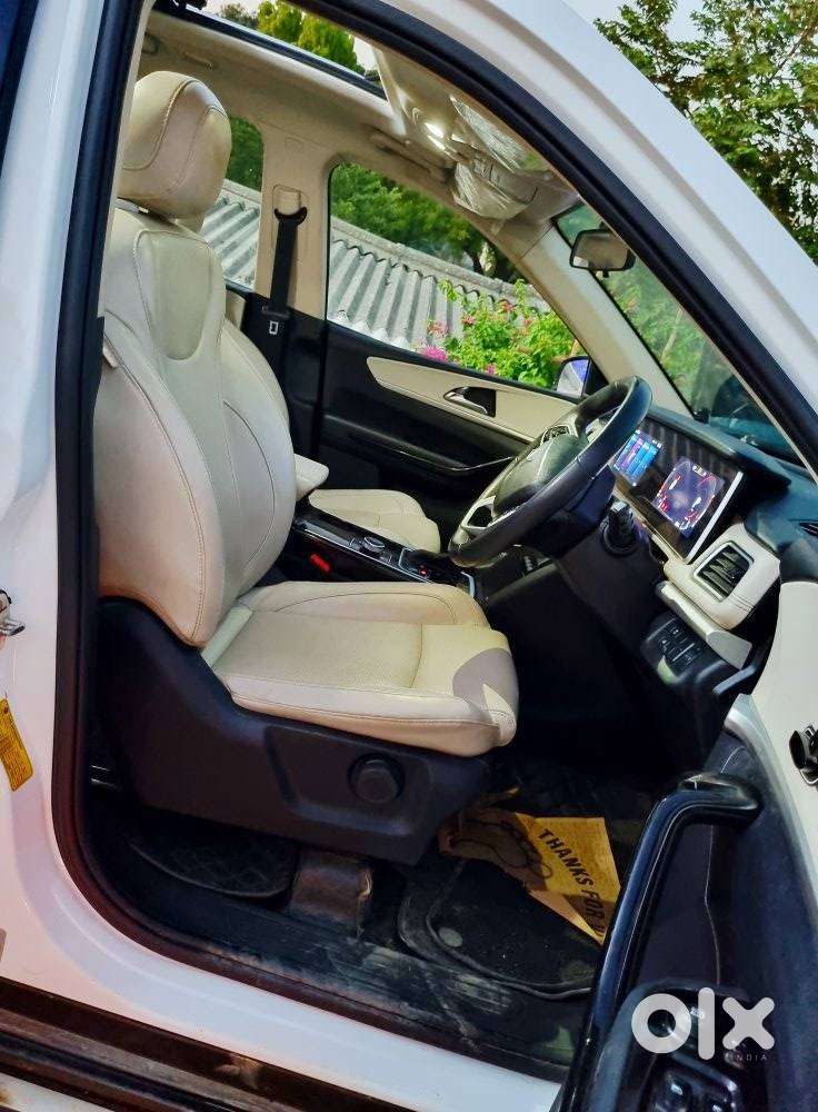 Mahindra Xuv700 2.2 Ax 7 Diesel At Str, 2022, Diesel
