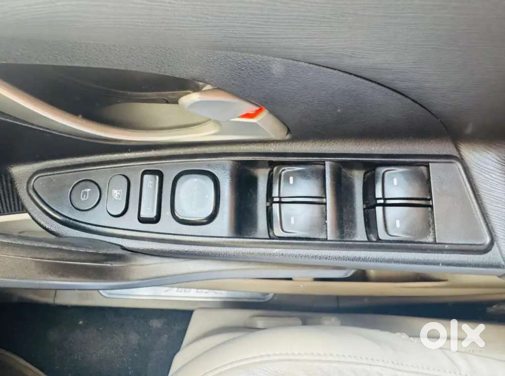 Doctor Owned Mahindra Xuv500 D-auto 2017 Good Condition 61000 Km Only