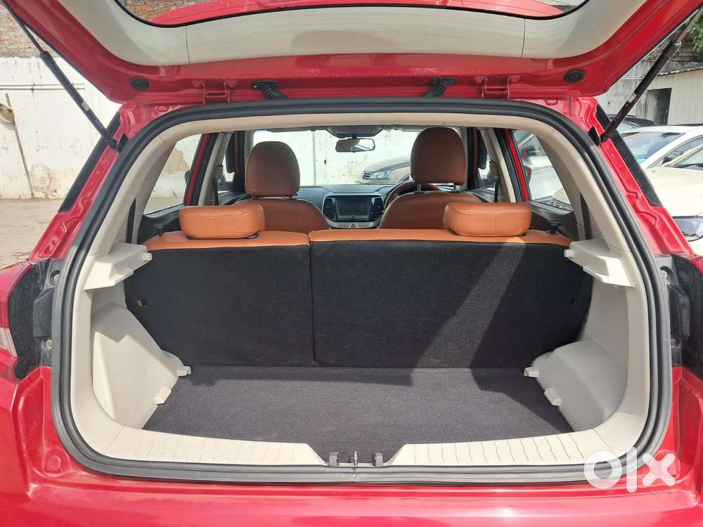 Mahindra Xuv300 W8, 2022, Petrol