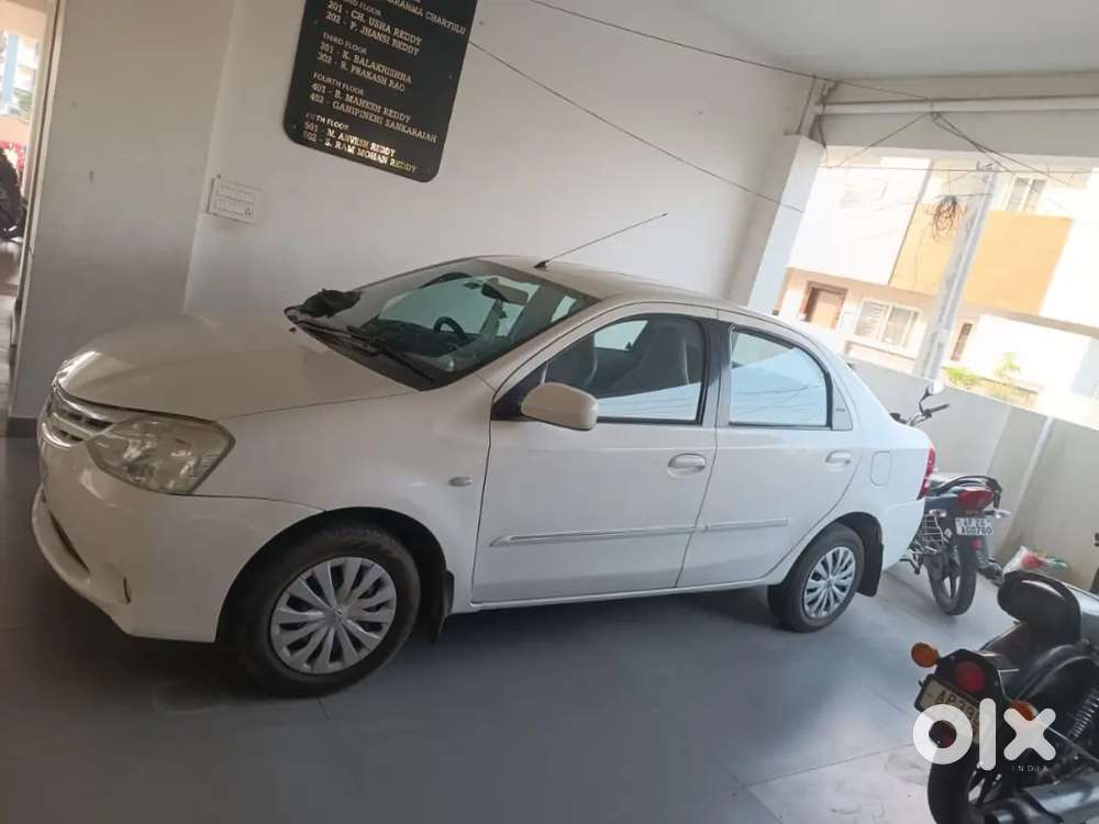 Toyota Etios [2010-2012] Petrol