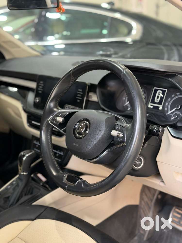 Skoda Slavia 1.5 Tsi Style At, 2023, Petrol