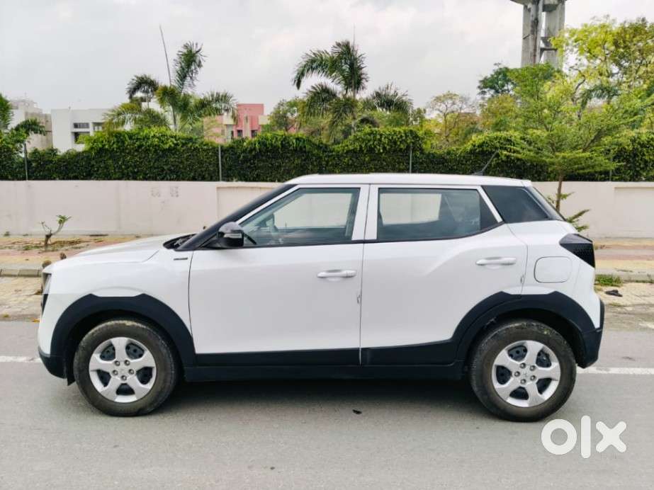 Mahindra Xuv 3xo Ax5l 1.2 Petrol At, 2025