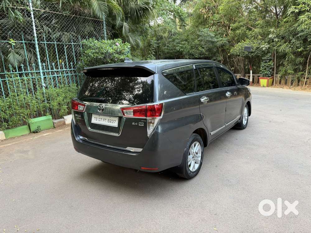 Toyota Innova Crysta 2.4 V 8 Str, 2017, Diesel