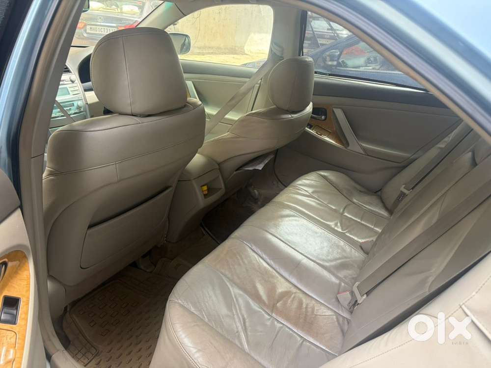 Toyota Camry 2010-cng & Petrol 74000 Km Driven