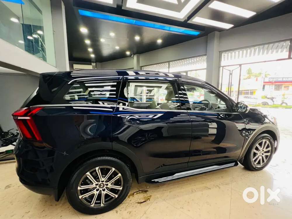 Good Neat Propper Service Showroom  Good Condition