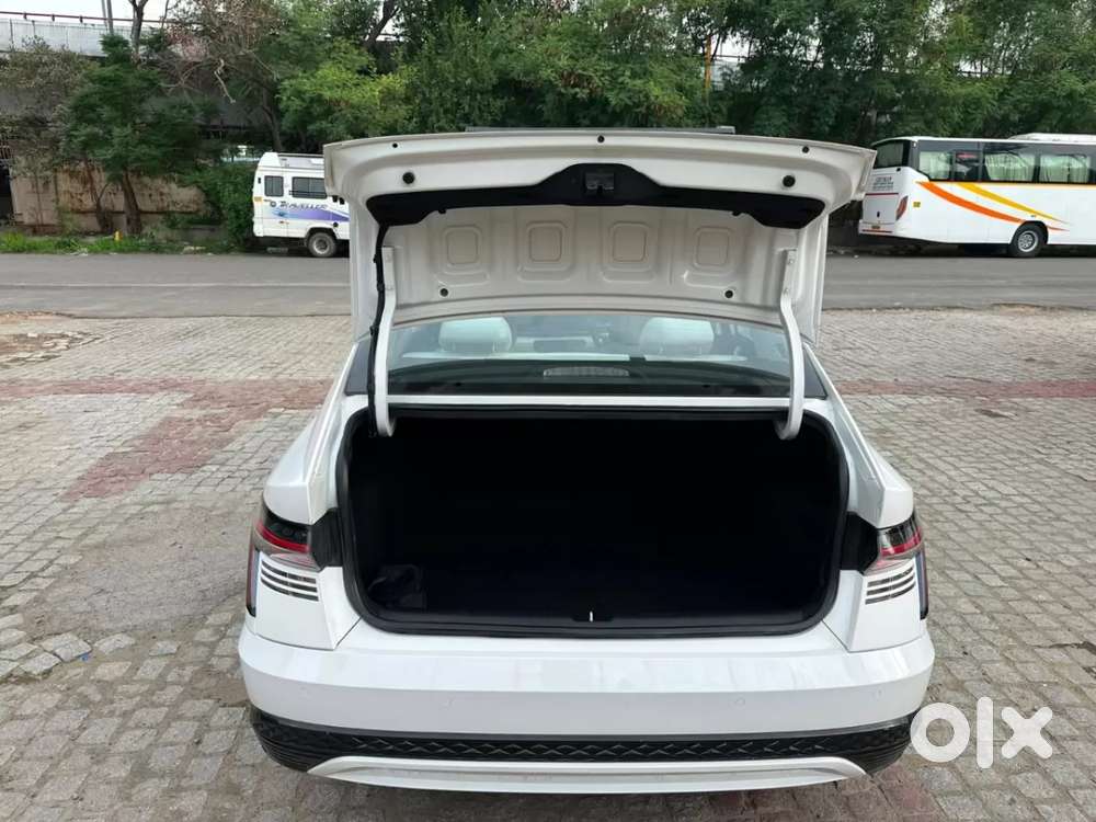 Hyundai Verna 1.5 Sx (o) Vtvt Ivt, 2023, Petrol