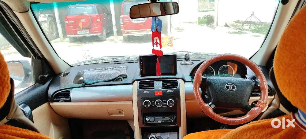 Tata Safari Storme 2015