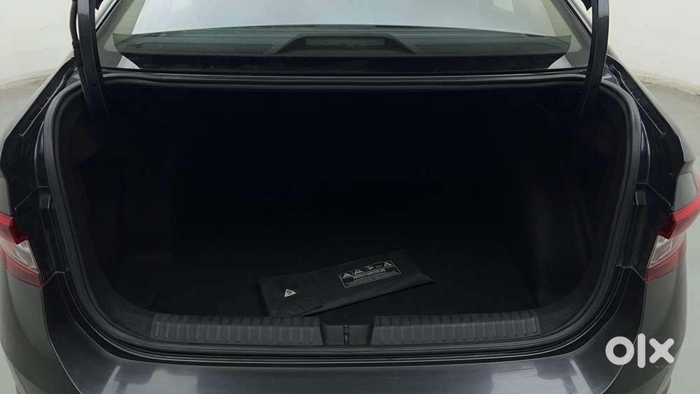 Skoda Slavia Style 1.0l Tsi At, 2023, Petrol