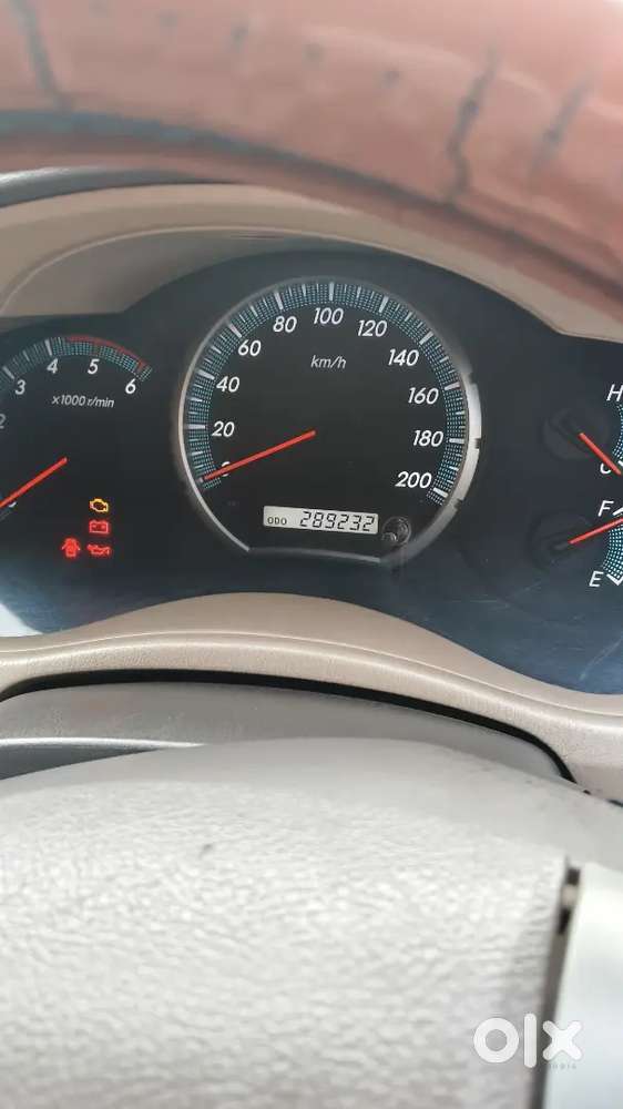 Toyota Innova 2013 Diesel 289000 Km Driven Captain Seat