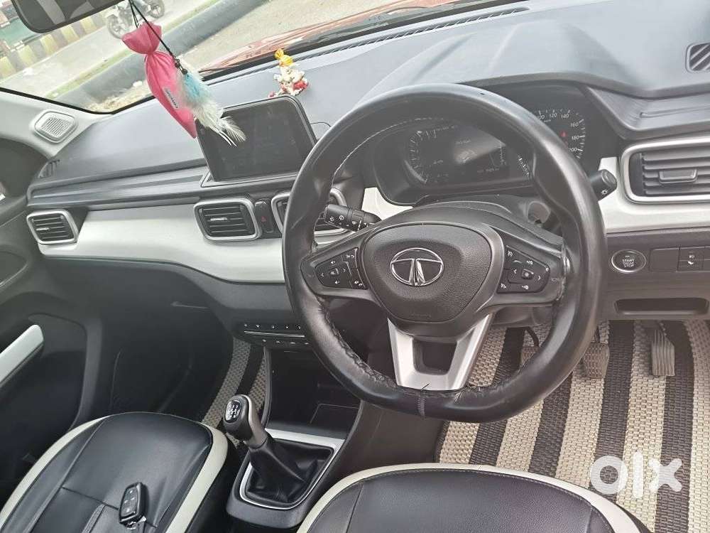 Tata Punch 1.2 Revotron Creative Dual Tone, 2023, Petrol