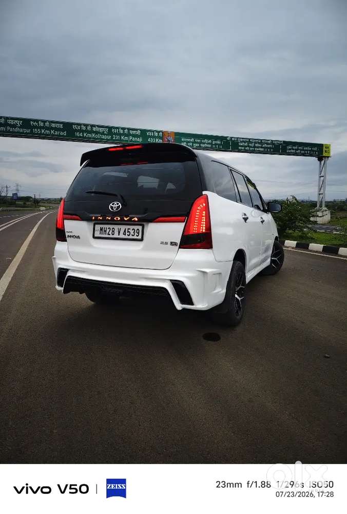 Toyota Innova 8 Str 2012