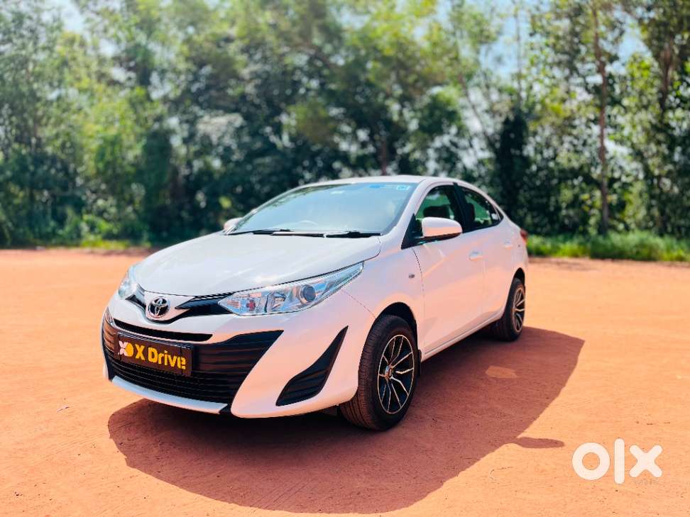 Toyota Yaris J Cvt, 2021, Petrol
