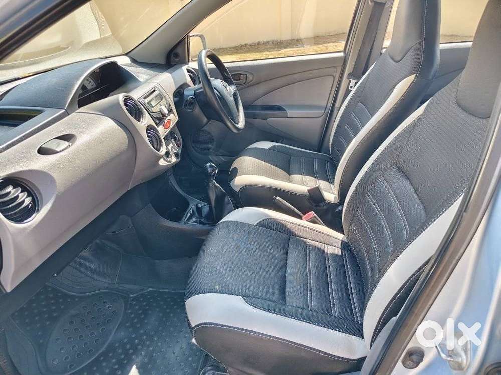 Toyota Etios Liva 2011-2012 G, 2011, Petrol