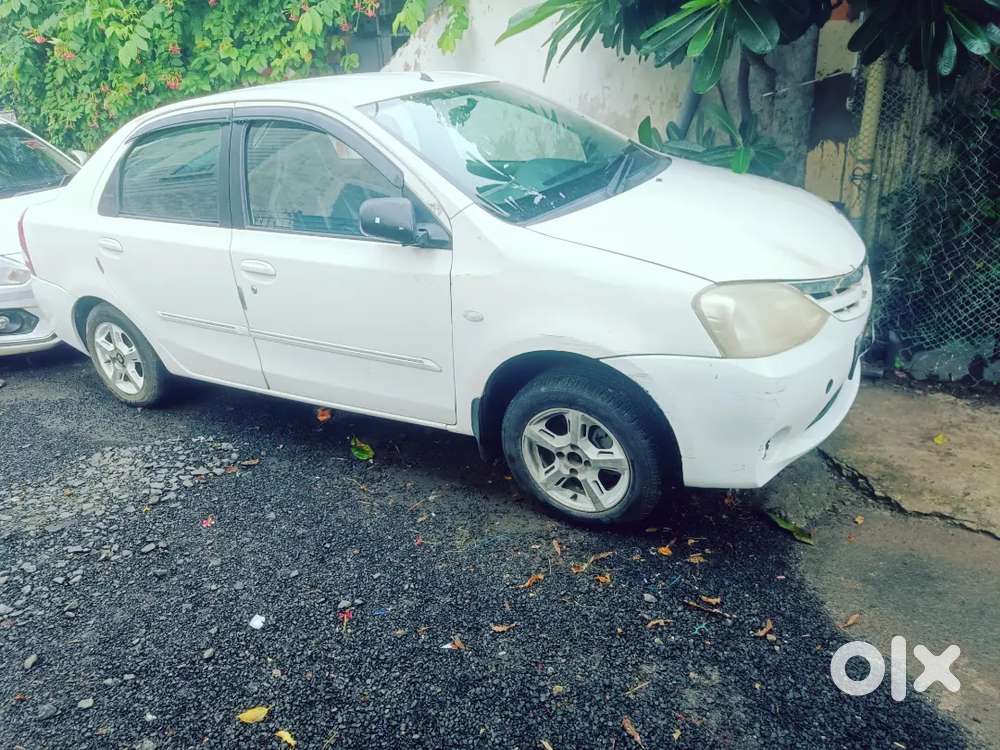 Toyota Etios [2010-2012] Petrol