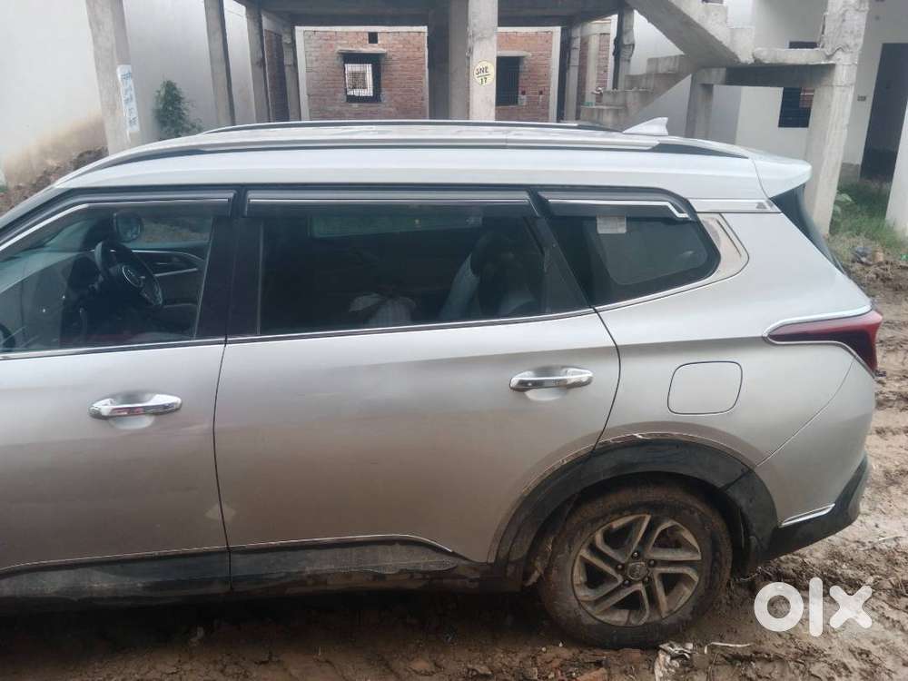 Kia Carens Prestige Plus 2022 Diesel 2-owner