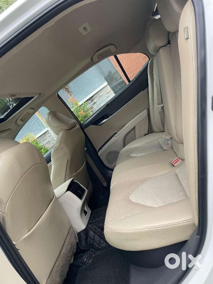 Toyota Camry Hybrid, 2022, Petrol