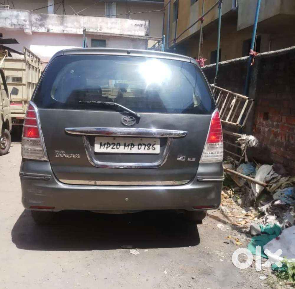 Toyota Innova 2.5 E 2012 (premium Number)