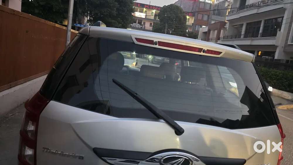 Mahindra Xuv500 W10 2015