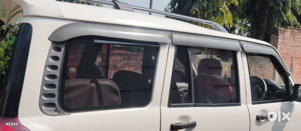 White Colour Good And Well Maintain Sigle Hand Used