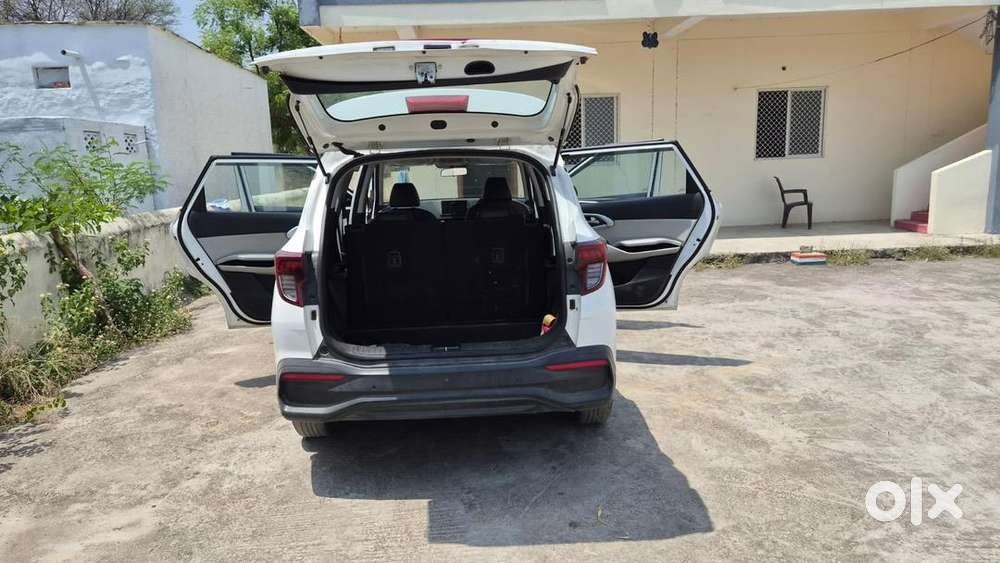 Kia Carens 2024 Petrol Well Maintained