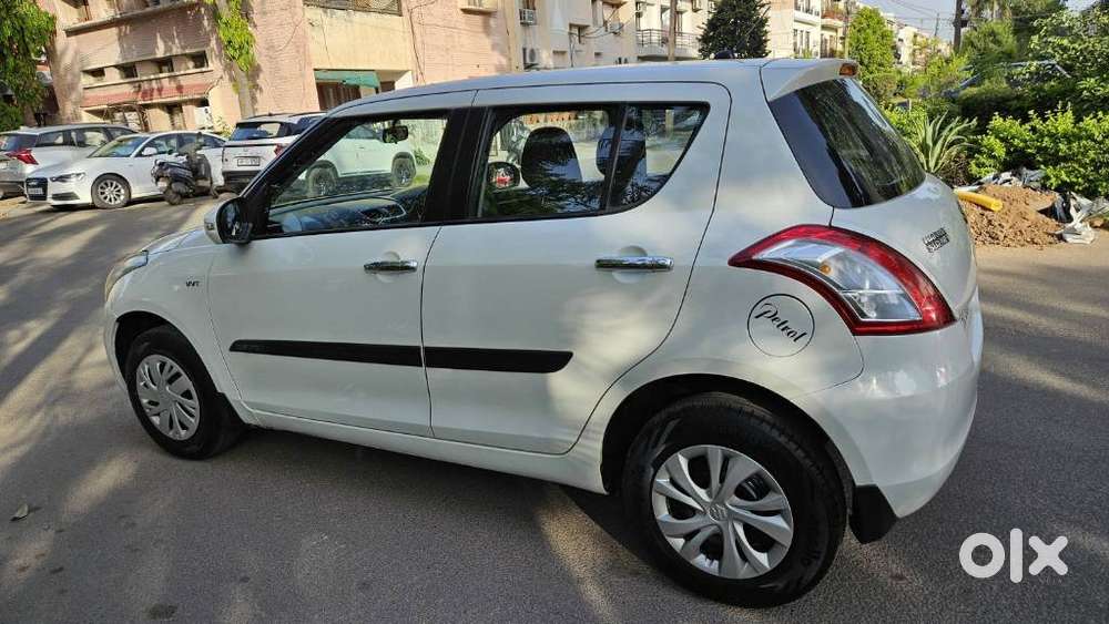 Maruti Suzuki Swift Vxi Optional, 2016, Petrol