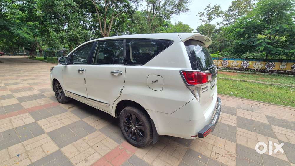 Toyota Innova Crysta 2.4 V 8 Str, 2016, Diesel