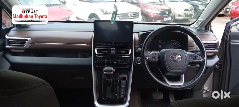 Toyota Innova Hycross, 2025, Petrol