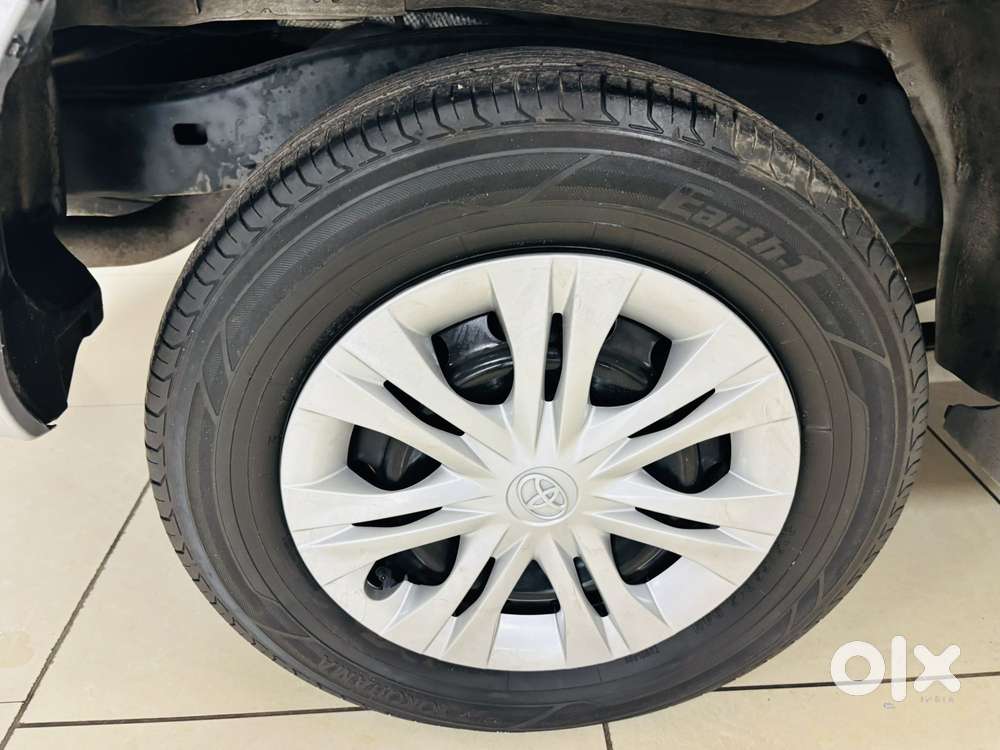 Toyota Innova 2.5 G (diesel) 8 Seater Bs Iv, 2014, Diesel