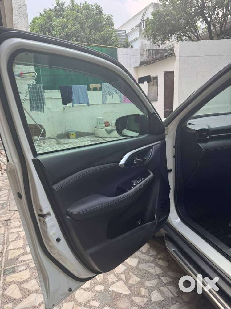 Top Variant Toyota Hyryder Available At A Throwaway Price