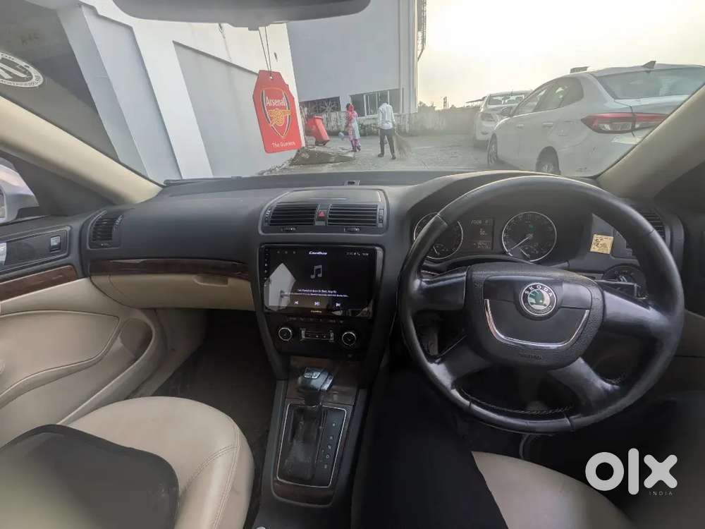 Skoda Laura Elegance 2012 Car
