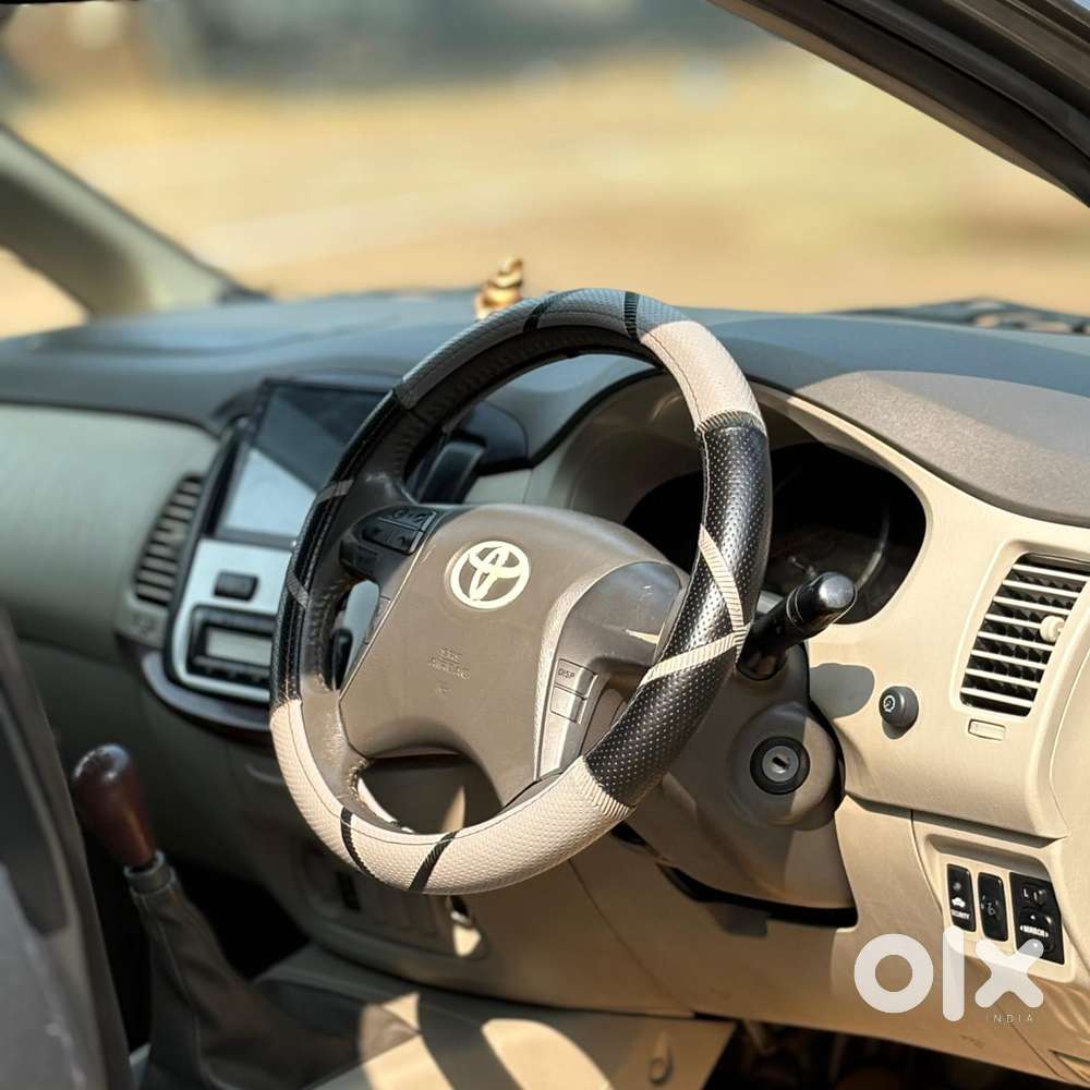 Toyota Innova 2.5 Vx 8 Seater Bs Iv, 2013, Diesel