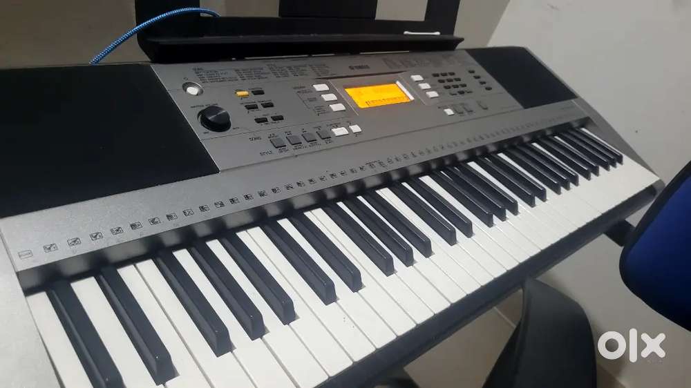 Yamaha key board psr 353