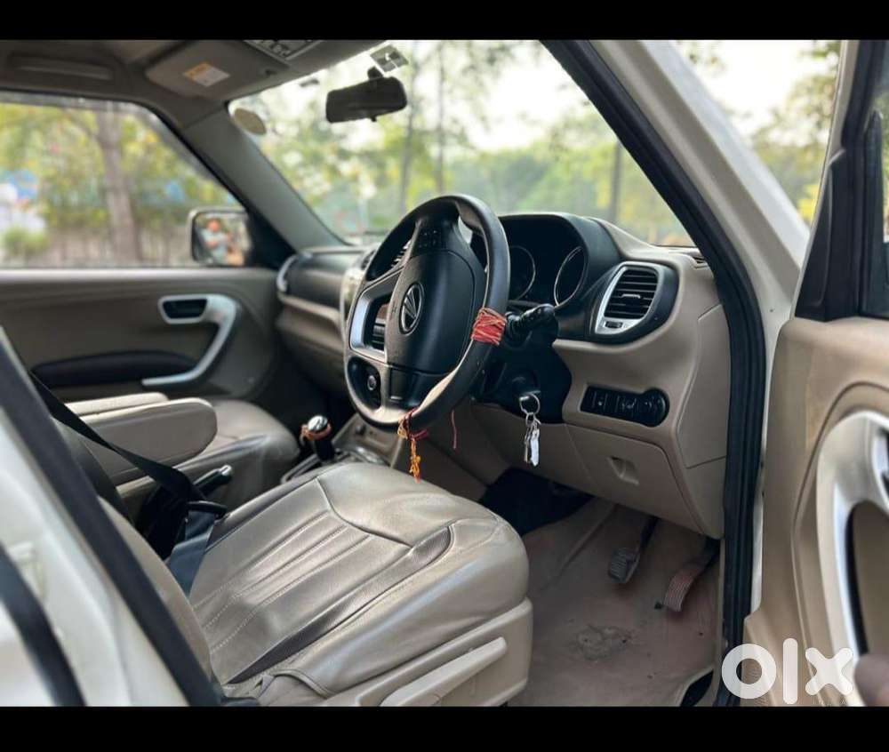 Mahindra Tuv 300 T8 Amt 2016 Diesel 91000 Km Driven