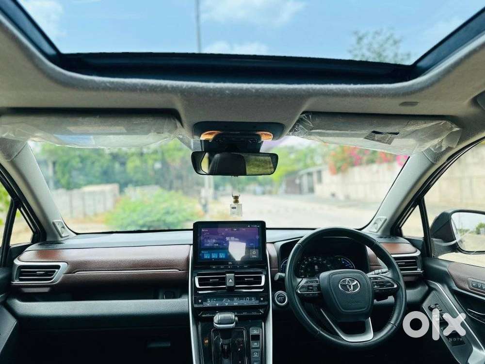 Toyota Innova Hycross 2.0 Zx Hybrid 7 Str, 2024, Petrol