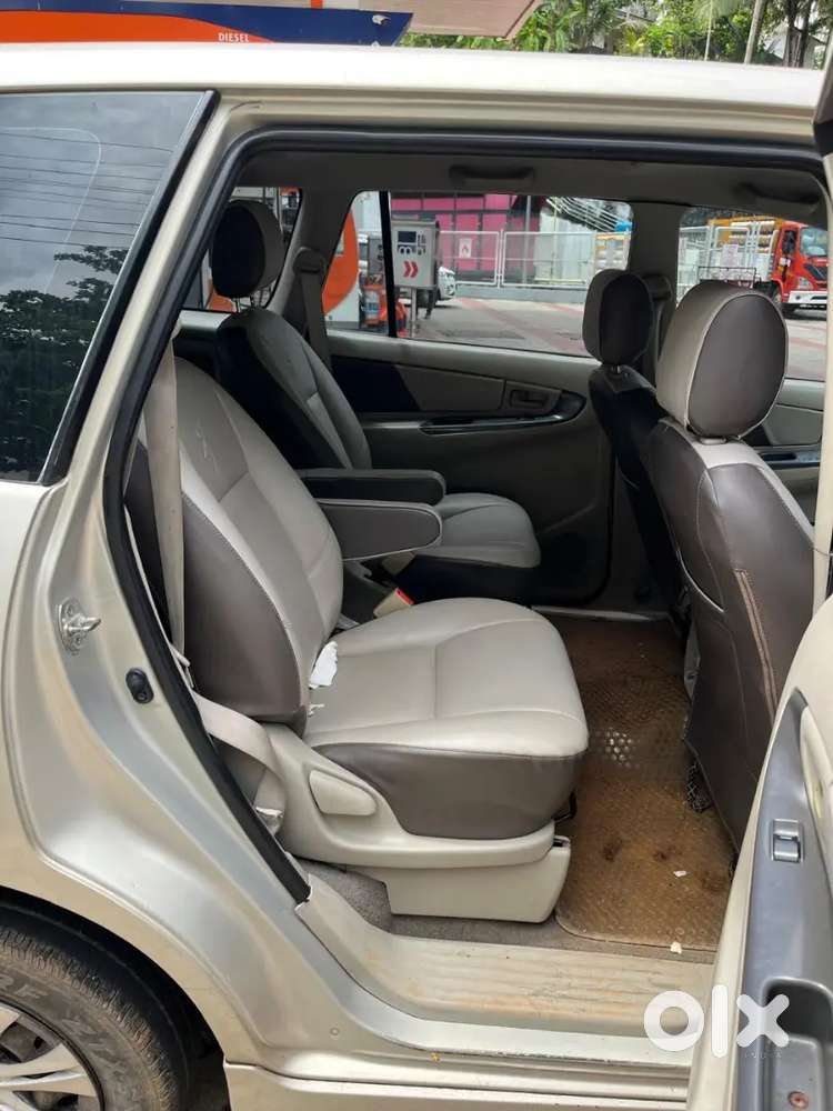 Toyota Innova 2012