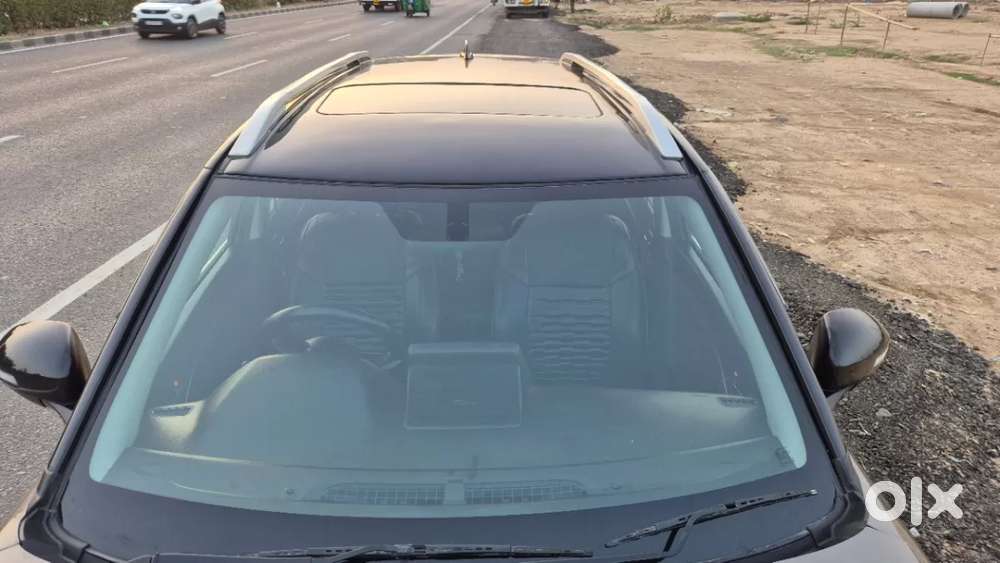 Maruti Suzuki Brezza 1.5 Zxi Smart Hybrid Dual Tone, 2023, Petrol