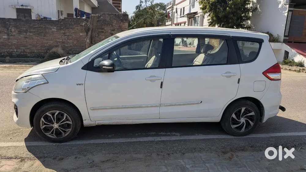 Maruti Suzuki Ertiga 2015 Petrol 96000 Km Driven-excellent Condition