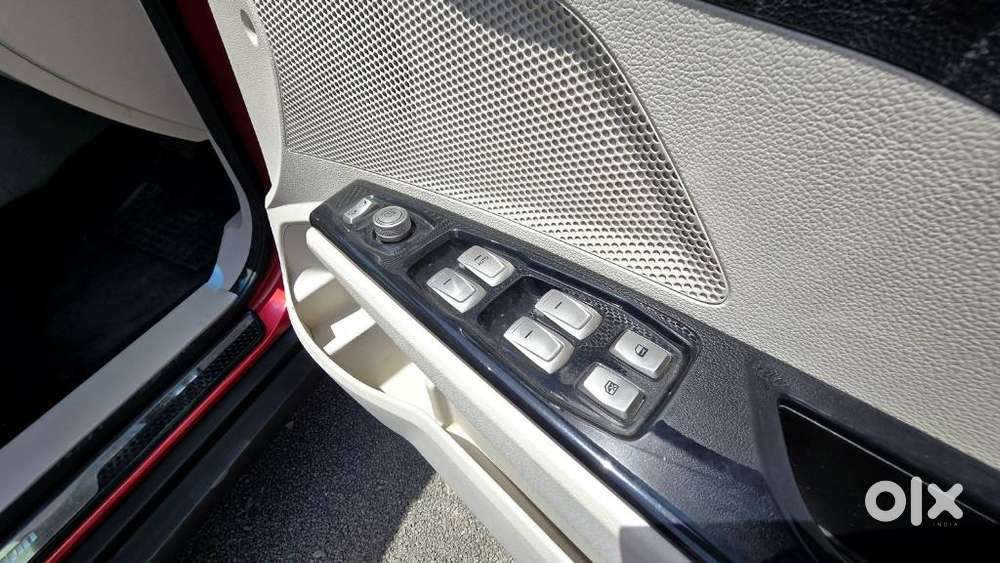 Mahindra Xuv300 1.2 W8 (o) Amt Petrol, 2022, Petrol