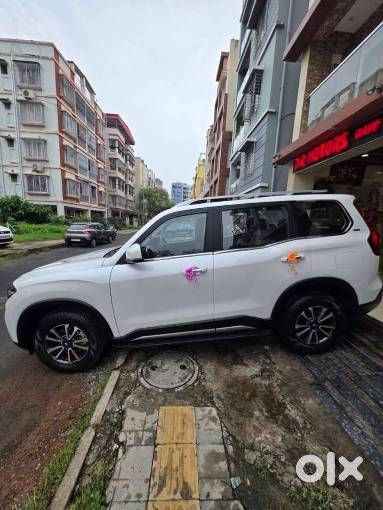 Mahindra Scorpio N Z8 Petrol At 7 Str, 2026, Petrol