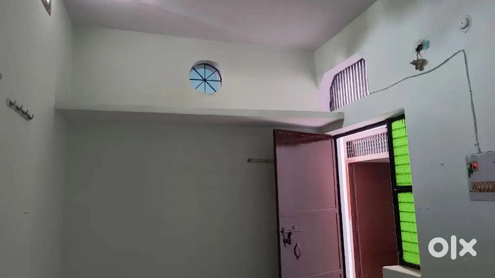 Rooms for rent available