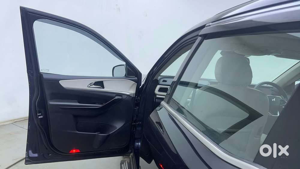 Mahindra Xuv700 2.2 Ax 7 Diesel At Str, 2023, Diesel
