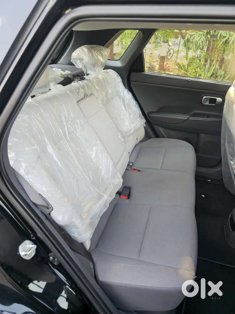 Hyundai Venue Hx7 Black Colour (diesel Manual Top Variant)