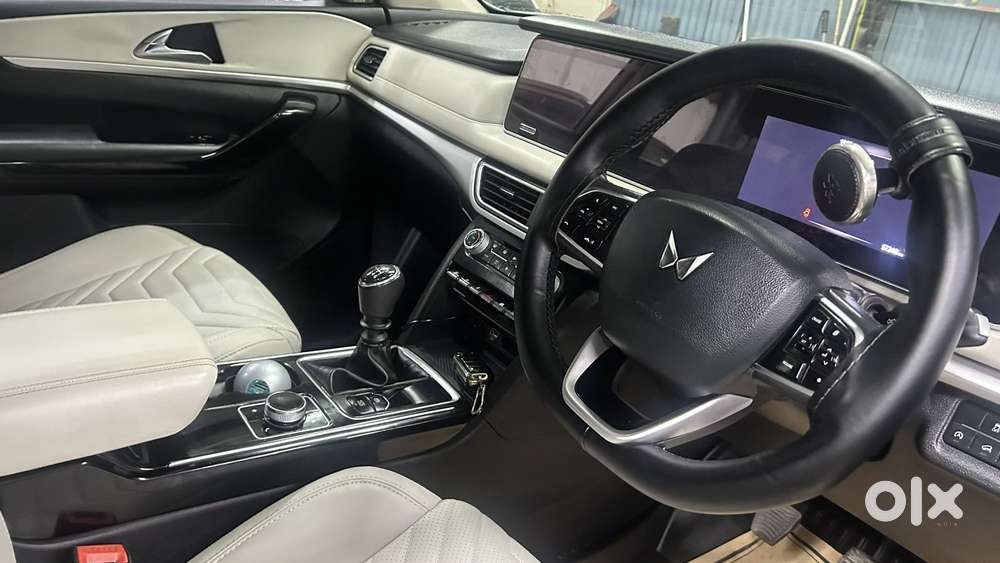 Mahindra Xuv700 2.2 Ax 7 Diesel Mt Luxury Pack Str, 2022, Diesel